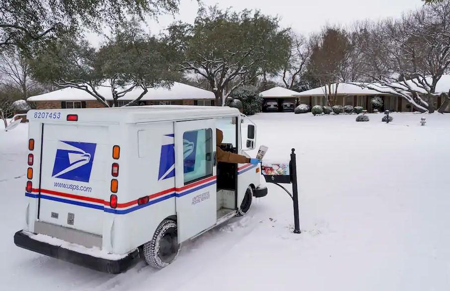 As USPS delays persist, bills, paychecks and medications are getting stuck in the mail(and your packages)