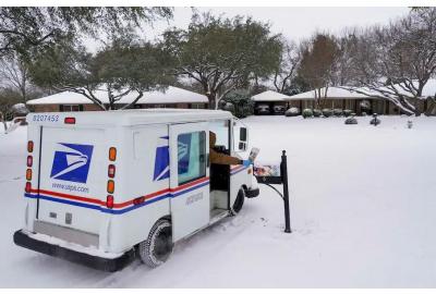 As USPS delays persist, bills, paychecks and medications are getting stuck in the mail(and your packages)